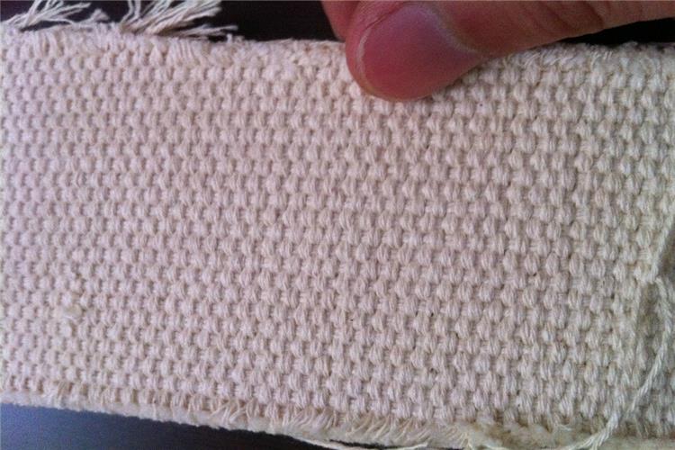 帆布分層輸送帶儲(chǔ)存及搬運(yùn)均應(yīng)創(chuàng)造良好環(huán)境(圖3)